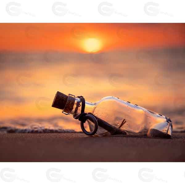 تصویر استاک بطری شیشه ای و دریا کد 023